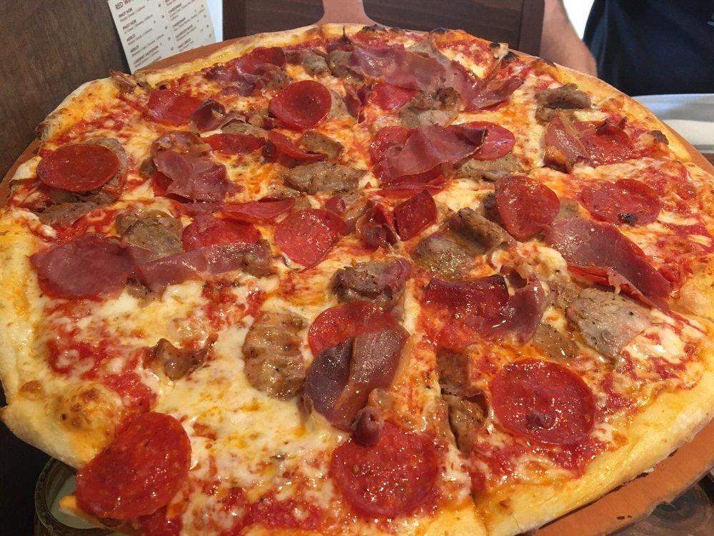 Fox's Pizza Den